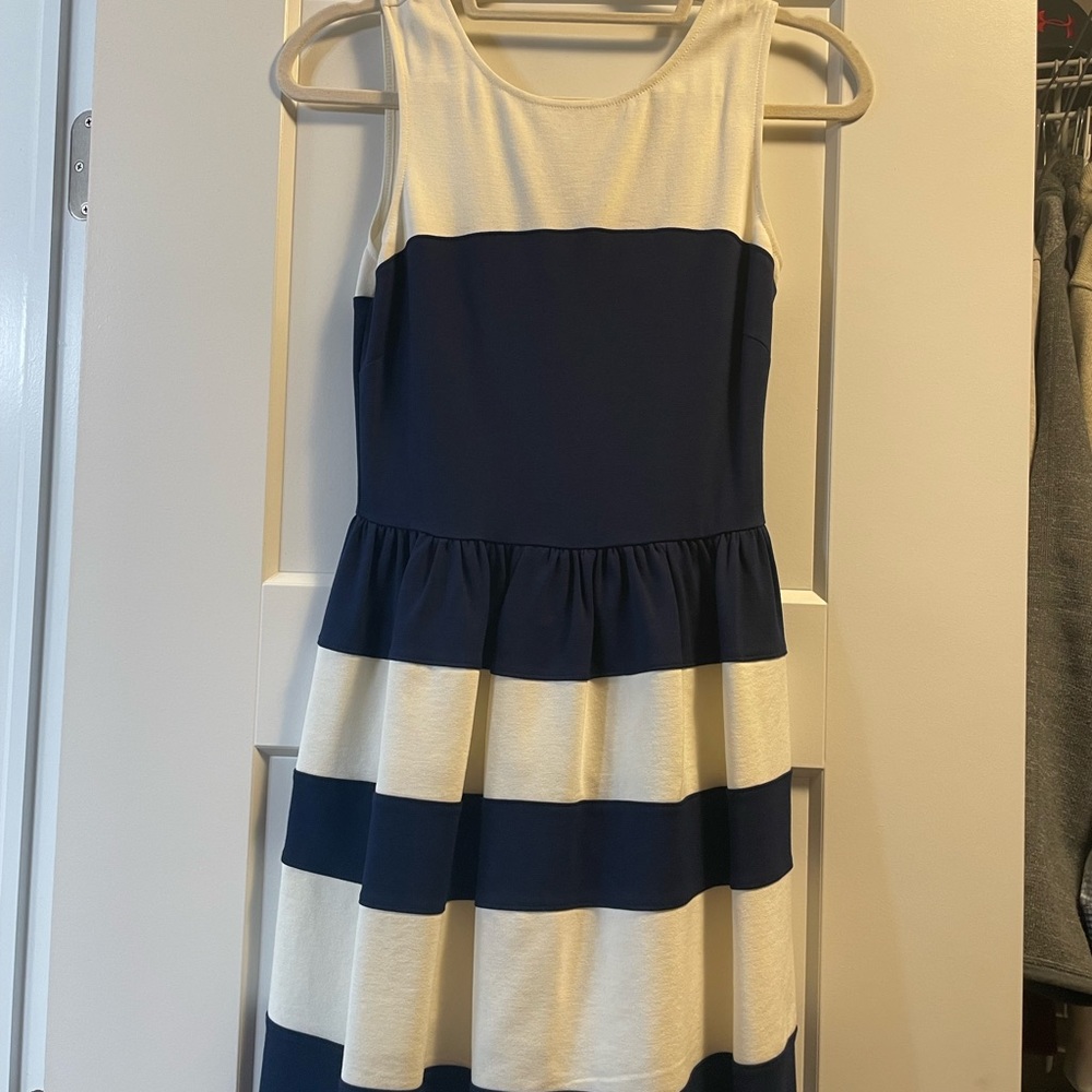 Great dress for homecoming or formal event. Great quality!